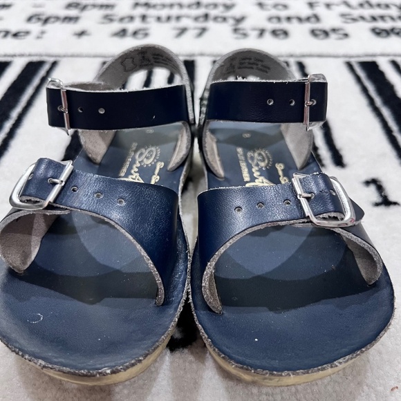 Hoy Shoe Salt Water Sun-San Surfer sandals in navy leather - Picture 2 of 8